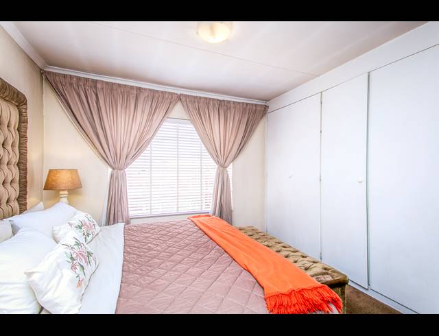 3 BEDROOM SIMPLEX FOR SALE IN FOURWAYS